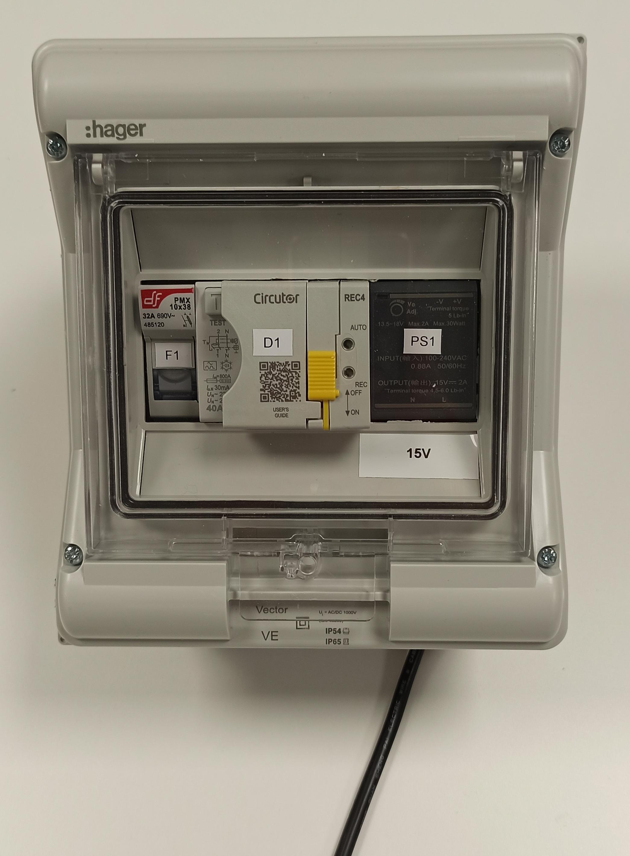 Panel with Fuse holder, Self-resettable differential and a 15 VDC source